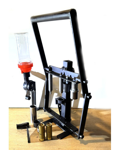 Press Bulldog 12 ga, for used shells, with powder and shot measures - Прес Бульдог, для гладкоствола 12 к, повністю із сталі. Комплектація для стріляних гільз. З дозатором пороха і ложкою для дробі.